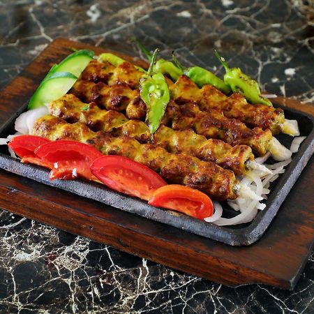 Rachna Hotel Gujranwala エクステリア 写真