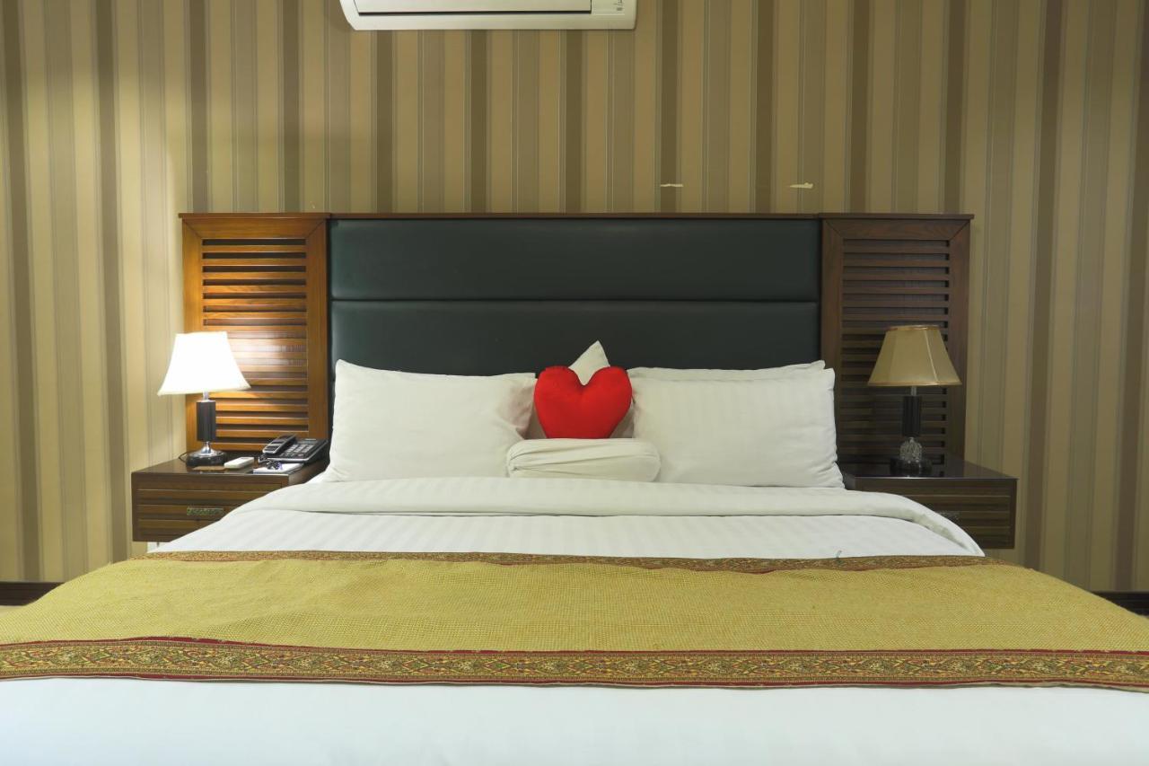 Rachna Hotel Gujranwala エクステリア 写真