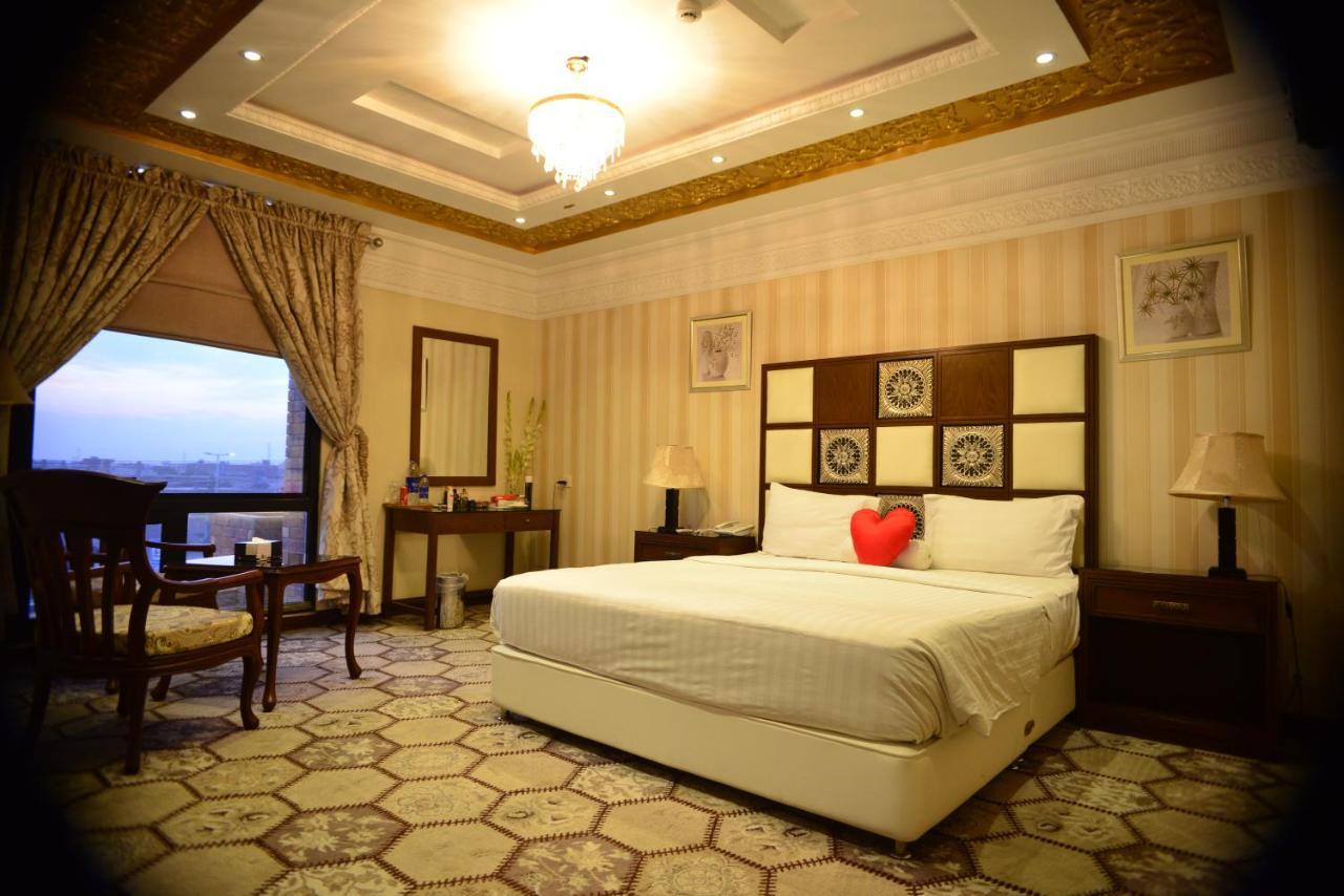 Rachna Hotel Gujranwala エクステリア 写真