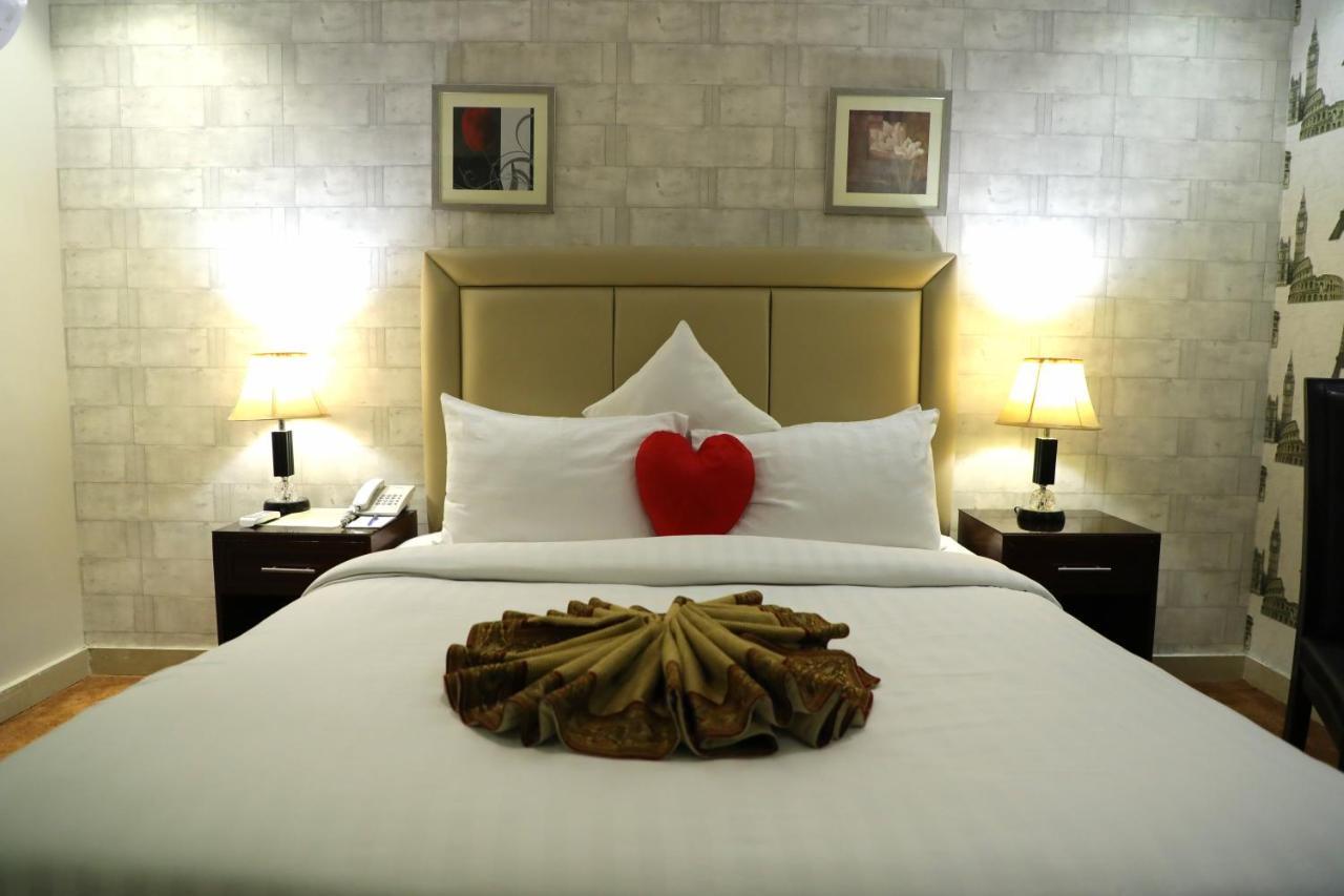 Rachna Hotel Gujranwala エクステリア 写真