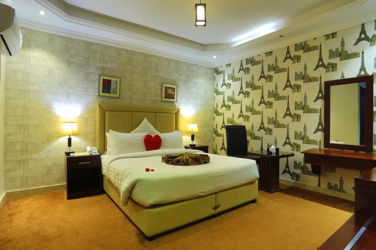 Rachna Hotel Gujranwala エクステリア 写真
