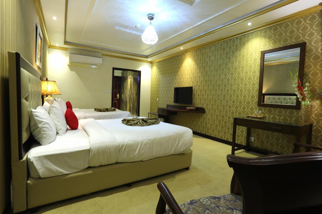 Rachna Hotel Gujranwala エクステリア 写真